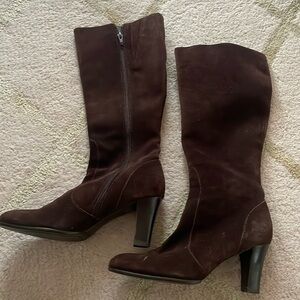 Ann Taylor’s women boots size 6.5